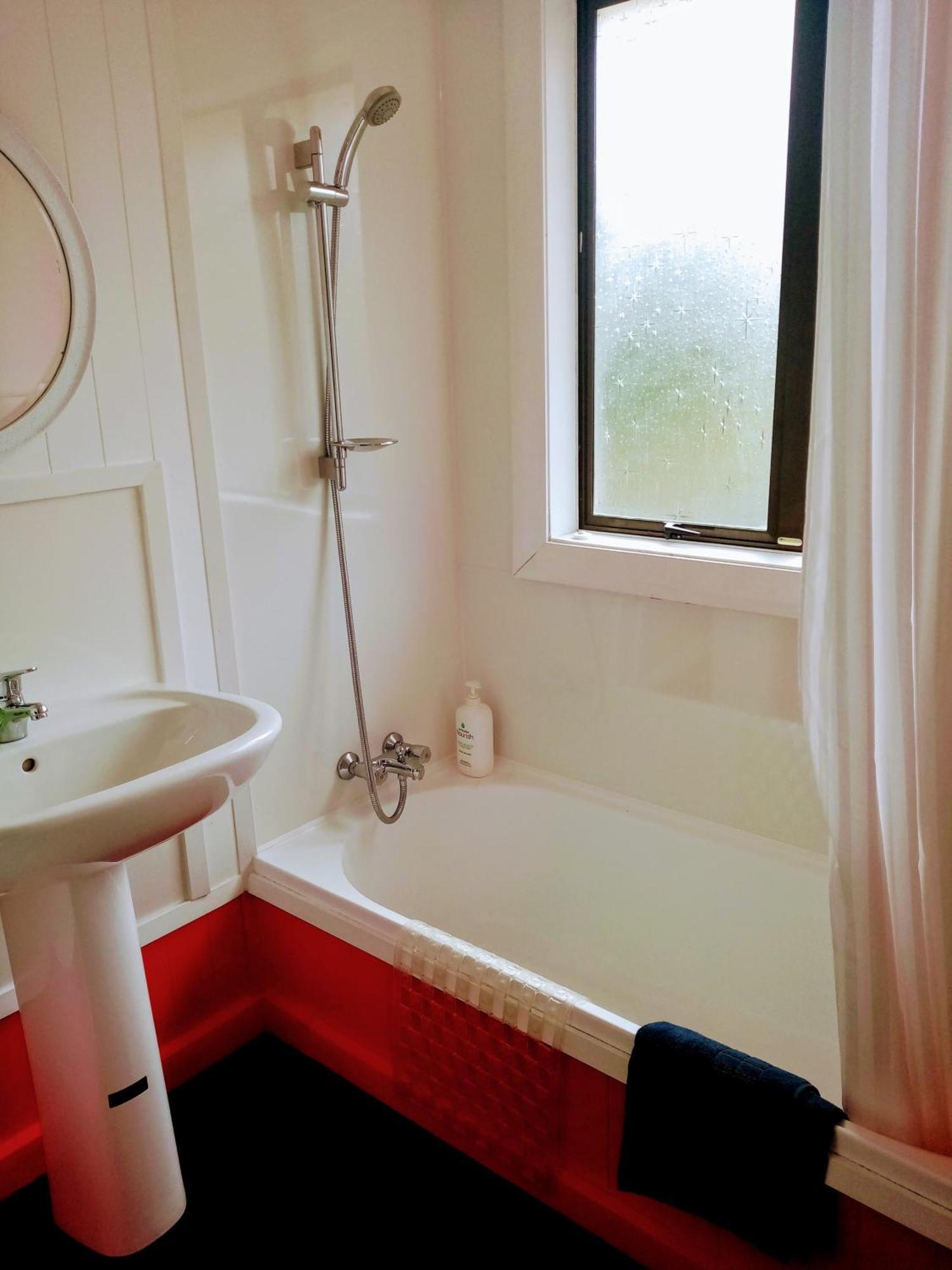 Hot Tub At Pukeko Cottage Geraldine Ngoại thất bức ảnh